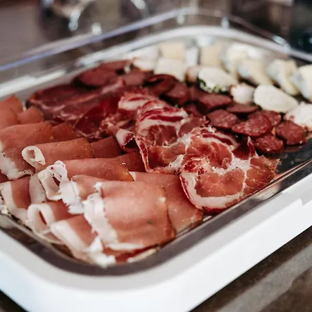 לינה וארוחת בוקר Strasser סול