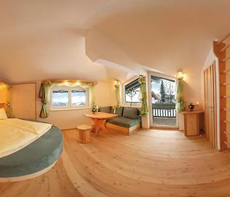 לינה וארוחת בוקר Strasser