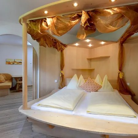 לינה וארוחת בוקר Strasser סול