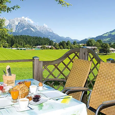 לינה וארוחת בוקר Strasser