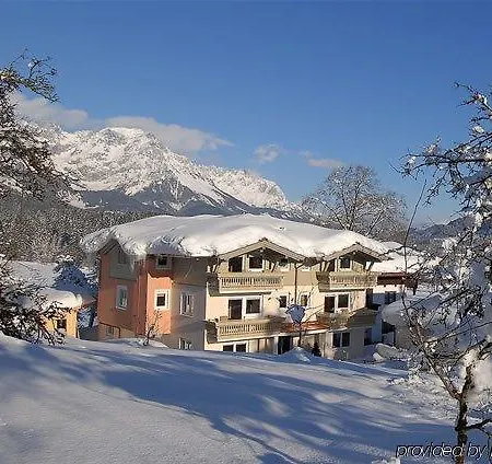 Strasser 住宿加早餐酒店 瑟尔