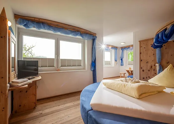 Strasser Bed & Breakfast 4*