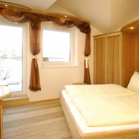 Strasser Bed & Breakfast 3*