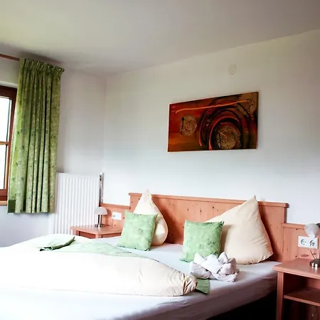 Strasser Bed & Breakfast 3*