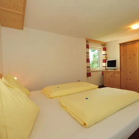 Strasser Bed & Breakfast 3*
