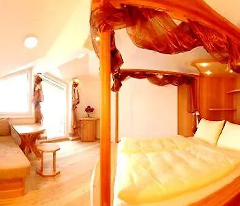 Strasser Bed & Breakfast 3*