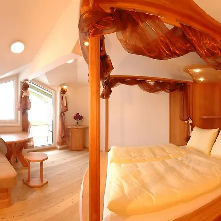 Strasser Bed & Breakfast 3*